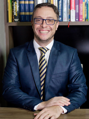 Dr. Vinicius Paiva